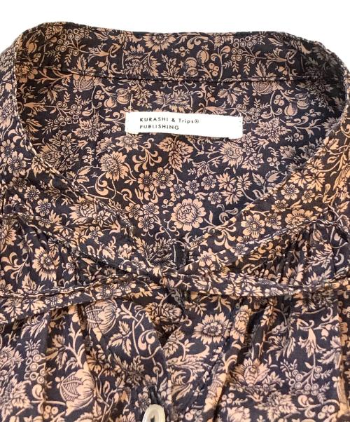 kurashi&trips publishing（クラシアンドトリップス パブリッシング）KURASHI&Trips PUBLISHING (クラシアンドトリップス パブリッシング) 花柄オールインワン ベージュ サイズ:Ｍの古着・服飾アイテム