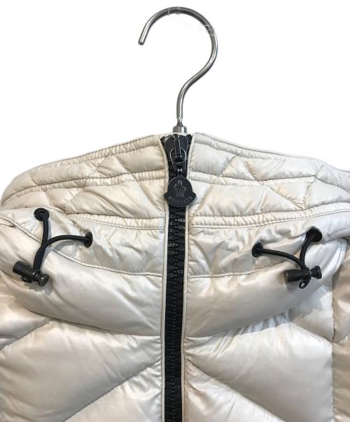 MONCLER（モンクレール）MONCLER (モンクレール) BADETE GIUBBOTTO 420934637205 ベージュ サイズ:Sの古着・服飾アイテム