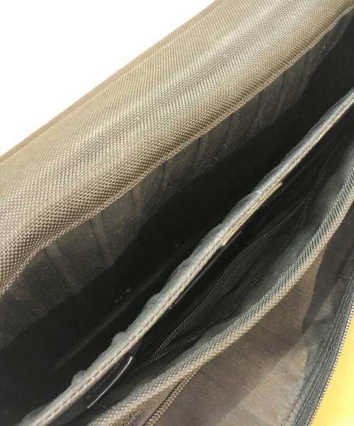 TUMI（トゥミ）TUMI (トゥミ) ショルダーバッグ ブラックの古着・服飾アイテム