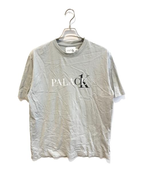 PALACE（パレス）PALACE (パレス) Calvin Klein (カルバンクライン) ロゴTシャツ グレー サイズ:Ｌの古着・服飾アイテム