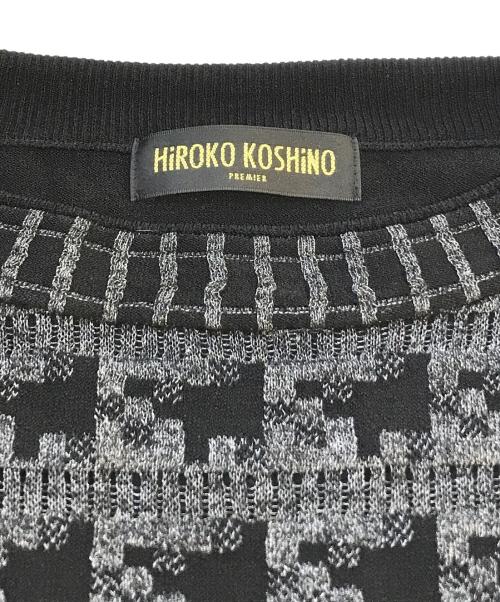HIROKO KOSHINO（ヒロコ コシノ）HIROKO KOSHINO (ヒロコ コシノ) 袖フリルニット　RRFFC20900 ブラック サイズ:Ｍ 未使用品の古着・服飾アイテム