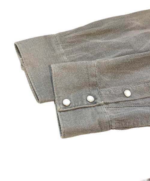 C.P COMPANY（シーピーカンパニー）C.P COMPANY (シーピーカンパニー) パールスナップボタンウエスタンシャツ　CPU0370 001105 グレー サイズ:Lの古着・服飾アイテム