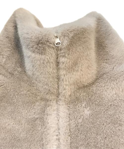 BARNEYS NEWYORK（バーニーズ・ニューヨーク）BARNEYS NEWYORK (バーニーズ・ニューヨーク) フェイクファーショートブルゾン　2212232 ベージュ サイズ:Ｆの古着・服飾アイテム
