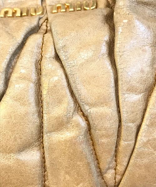 MIU MIU（ミュウミュウ）MIU MIU (ミュウミュウ) 2WAYバッグ　マテラッセ ベージュの古着・服飾アイテム