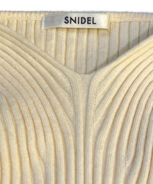 Snidel（スナイデル）Snidel (スナイデル) ショルダーリボンオフショルニットカーデ アイボリー サイズ:FREEの古着・服飾アイテム