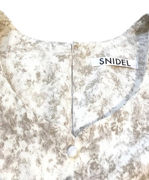 Snidel（スナイデル）Snidel (スナイデル) SusTainaバリエプリントワンピ　SWFO221030 ベージュ サイズ:00 未使用品の古着・服飾アイテム