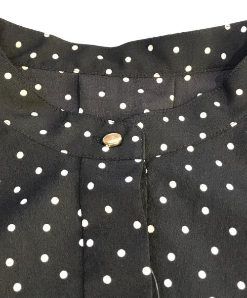 SHIPS（シップス）SHIPS (シップス) ドット花柄袖シャーリングブラウス ブラック サイズ:Free 未使用品の古着・服飾アイテム