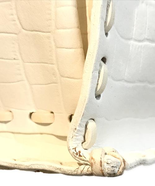 Carving Tribes（カービングトライブス）CARVING TRIBES (カービングトライブス) ハンドバッグ ホワイトの古着・服飾アイテム