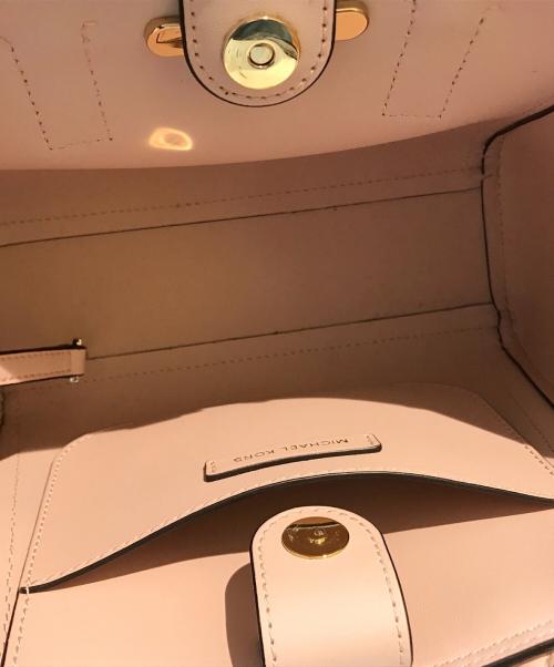 MICHAEL KORS（マイケル・コース）MICHAEL KORS (マイケル・コース) バッグ ピンクの古着・服飾アイテム