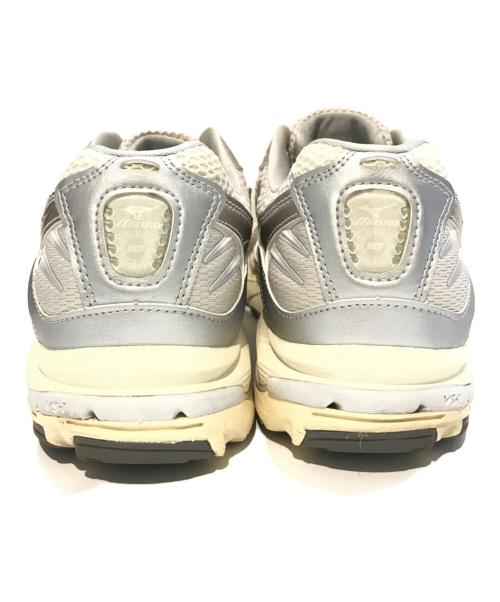 NEW BALANCE（ニューバランス）NEW BALANCE (ニューバランス) WAVE RIDER 10 D1GA243104 ホワイト×シルバー サイズ:27の古着・服飾アイテム