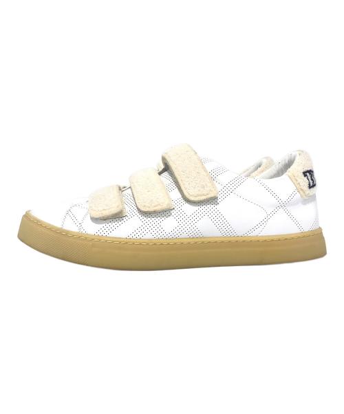 BURBERRY（バーバリー）BURBERRY (バーバリー) ベルトクロススニーカー　ITCARSRL8MAL ホワイト サイズ:40の古着・服飾アイテム