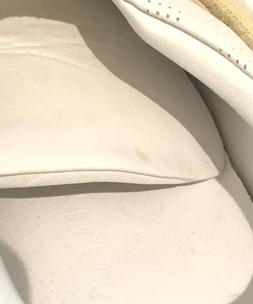 BURBERRY（バーバリー）BURBERRY (バーバリー) ベルトクロススニーカー　ITCARSRL8MAL ホワイト サイズ:40の古着・服飾アイテム