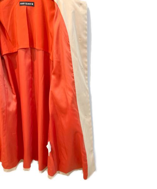 MARY QUANT（マリークヮント）MARY QUANT (マリークヮント) ステンカラーコート ベージュ×オレンジ サイズ:Mの古着・服飾アイテム