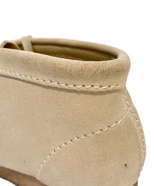 CLARKS（クラークス）CLARKS (クラークス) ワラビーブーツ ベージュ サイズ:23.5の古着・服飾アイテム