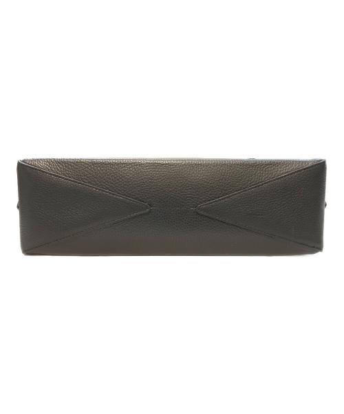 AULENTTI（オウレンティ）AULENTTI (オウレンティ) BUGETTE BAG ブラックの古着・服飾アイテム
