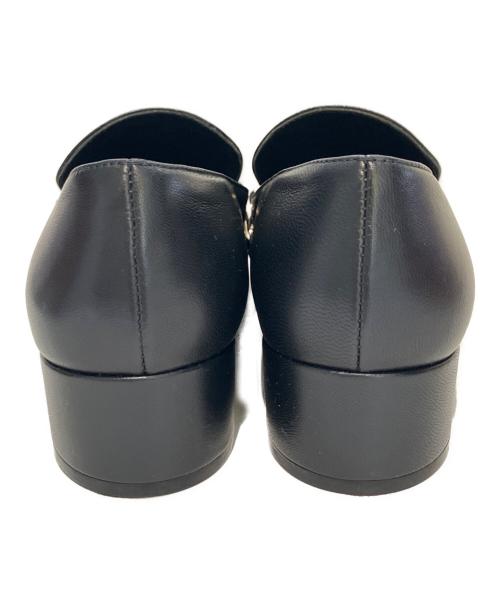 Salvatore Ferragamo（サルヴァトーレ フェラガモ）Salvatore Ferragamo (サルヴァトーレ フェラガモ) ヴァラチェーンパンプス　09297 ブラック サイズ:5 1/2の古着・服飾アイテム