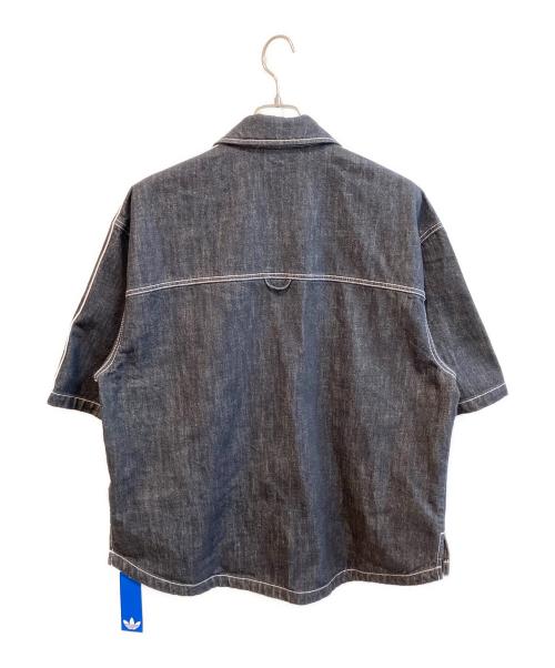 adidas（アディダス）adidas (アディダス) デニム半袖ワーク シャツ インディゴ サイズ:XL 未使用品の古着・服飾アイテム