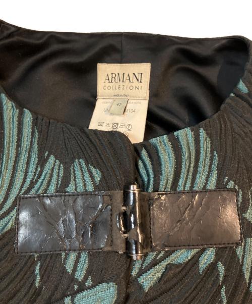 ARMANI COLLEZIONI（アルマーニ コレツィオーニ）ARMANI COLLEZIONI (アルマーニ コレツィオーニ) プリーツノーカラーコート ブラック×グリーン サイズ:42の古着・服飾アイテム