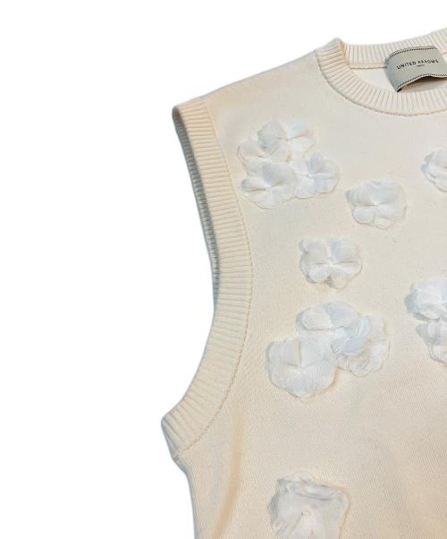 UNITED ARROWS（ユナイテッドアローズ）UNITED ARROWS (ユナイテッドアローズ) 3Dフラワーモチーフノースリーブ ニットベスト アイボリー サイズ:表記なしの古着・服飾アイテム