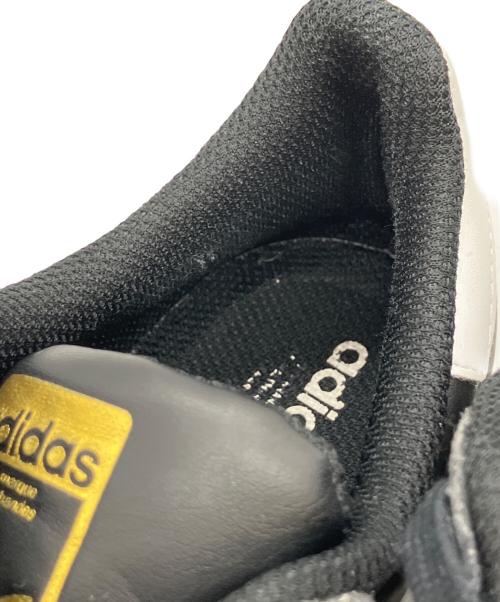 adidas（アディダス）adidas (アディダス) スニーカー ブラック サイズ:22cmの古着・服飾アイテム