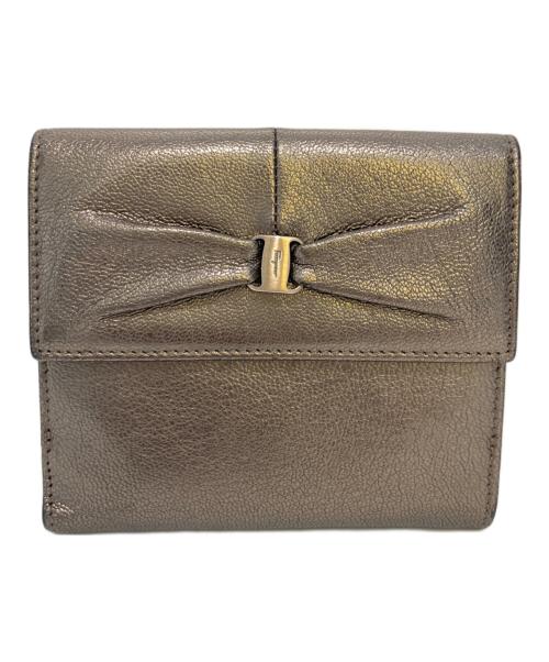 Salvatore Ferragamo（サルヴァトーレ フェラガモ）Salvatore Ferragamo (サルヴァトーレ フェラガモ) レザー二つ折り財布 シルバーの古着・服飾アイテム