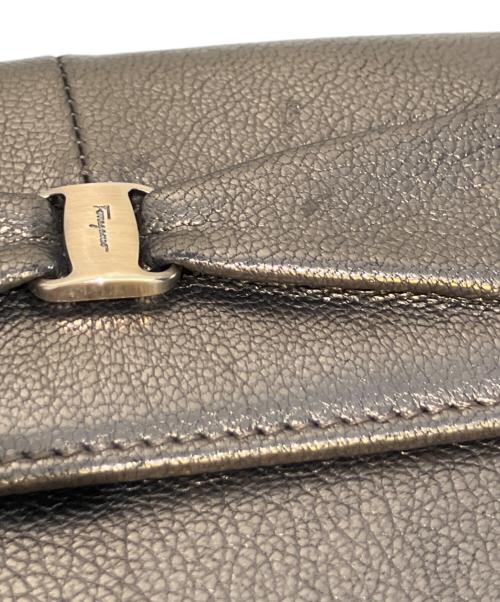 Salvatore Ferragamo（サルヴァトーレ フェラガモ）Salvatore Ferragamo (サルヴァトーレ フェラガモ) レザー二つ折り財布 シルバーの古着・服飾アイテム