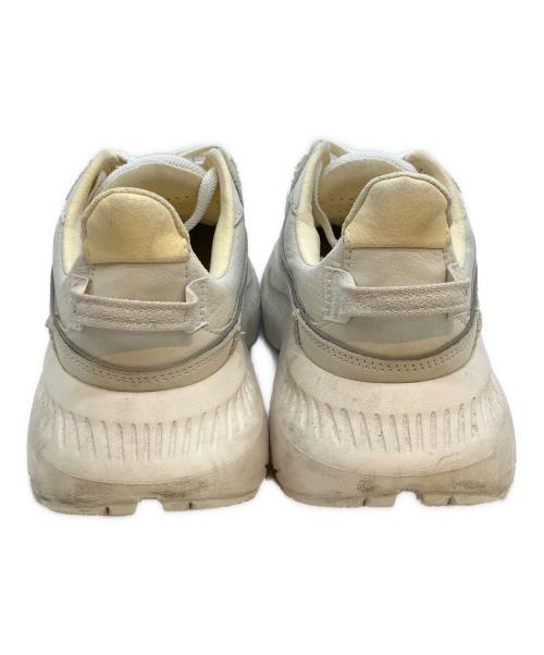 UGG（アグ）UGG (アグ) V2 NUBUCK ホワイト サイズ:24の古着・服飾アイテム