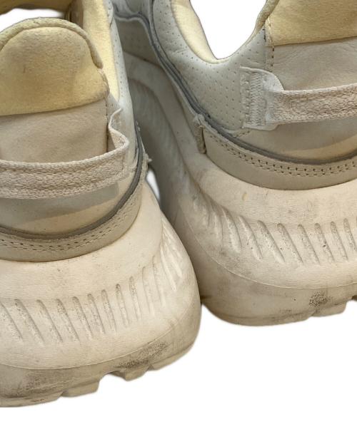 UGG（アグ）UGG (アグ) V2 NUBUCK ホワイト サイズ:24の古着・服飾アイテム