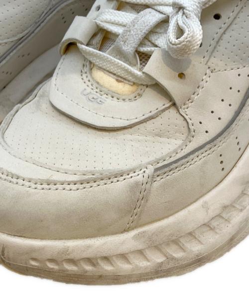 UGG（アグ）UGG (アグ) V2 NUBUCK ホワイト サイズ:24の古着・服飾アイテム