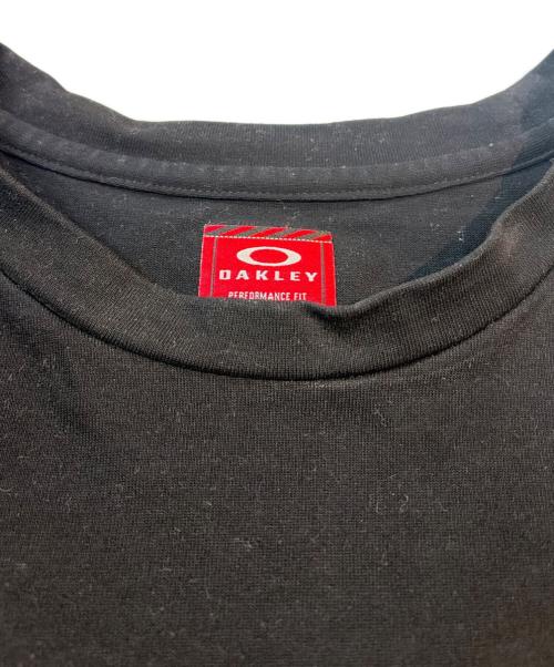 OAKLEY（オークリー）OAKLEY (オークリー) メタリックロゴTシャツ ブラック サイズ:XLの古着・服飾アイテム