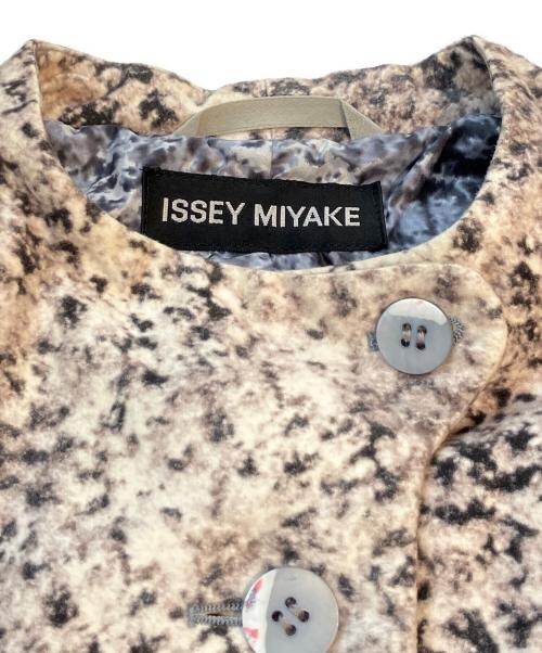ISSEY MIYAKE（イッセイミヤケ）ISSEY MIYAKE (イッセイミヤケ) AbstractTexturedJacket　IM13FD059 ベージュ×ブラック サイズ:2の古着・服飾アイテム
