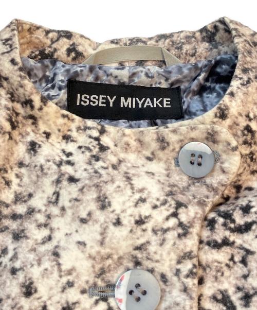ISSEY MIYAKE（イッセイミヤケ）ISSEY MIYAKE (イッセイミヤケ) AbstractTexturedJacket　IM13FD059 ベージュ×ブラック サイズ:2の古着・服飾アイテム