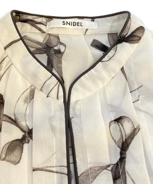 Snidel（スナイデル）Snidel (スナイデル) フリルスリーブリボンプリントワンピース　SWFO252182 ホワイトの古着・服飾アイテム