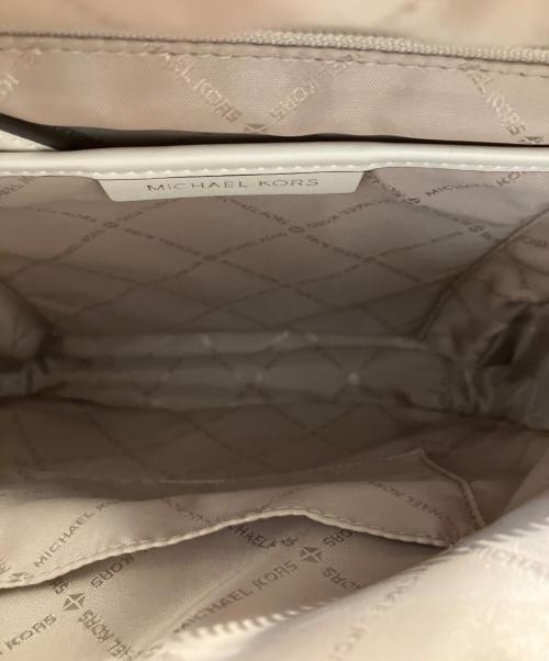 MICHAEL KORS（マイケルコース）MICHAEL KORS (マイケルコース) リュック　35S2G8TB2L ベージュ サイズ:-の古着・服飾アイテム