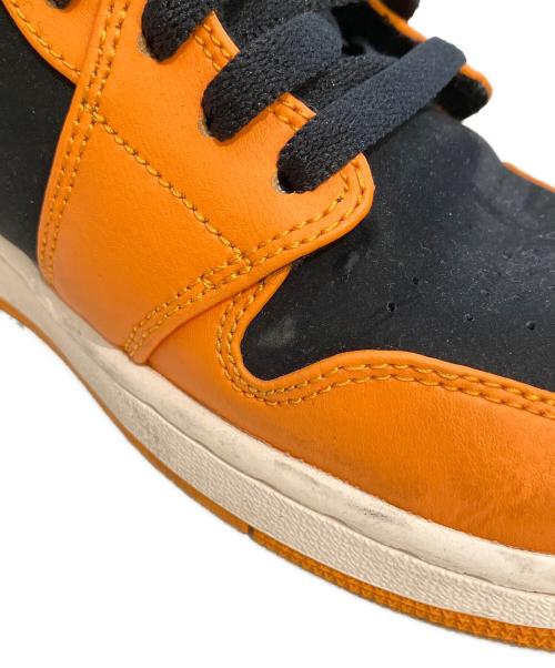 NIKE（ナイキ）NIKE (ナイキ) ハイカットスニーカー/ Air Jordan 1 Mid ブラック×オレンジ/Black Oran サイズ:27の古着・服飾アイテム