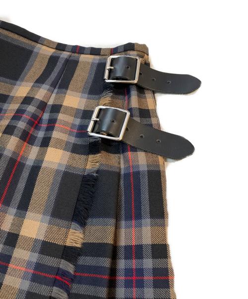 O'NEIL OF DUBLIN（オニールオブダブリン）O'NEIL OF DUBLIN (オニールオブダブリン) キルトスカート ベージュ サイズ:38の古着・服飾アイテム