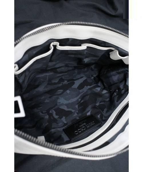 JIMMY CHOO（ジミーチュウ）JIMMY CHOO (ジミーチュウ) スタースタッズクラッチバッグ アイボリー 税抜 DEREK-MUQ-DARKSILVERGUNMETALの古着・服飾アイテム