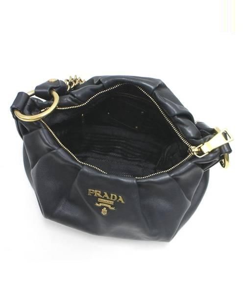 PRADA（プラダ）PRADA (プラダ) ナッパレザーチェーンショルダーバッグ ブラックの古着・服飾アイテム