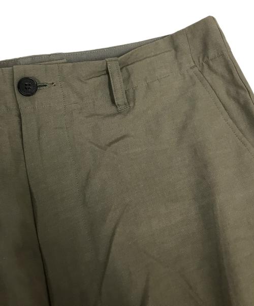 UNIVERSAL PRODUCTS.（ユニバーサルプロダクツ）UNIVERSAL PRODUCTS. (ユニバーサルプロダクツ) COTTON LINEN FIELD TROUSERS オリーブ サイズ:SIZE Lの古着・服飾アイテム