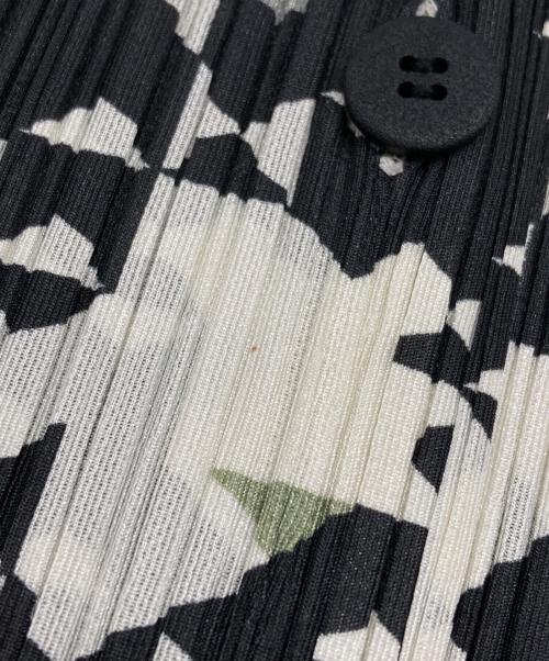 PLEATS PLEASE（プリーツプリーズ）PLEATS PLEASE (プリーツプリーズ) 総柄プリーツジャケット ブラック×ベージュ サイズ:3の古着・服飾アイテム