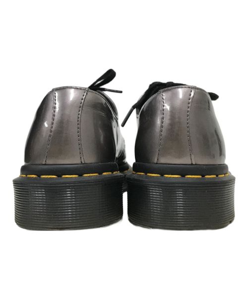 Dr.Martens（ドクターマーチン）Dr.Martens (ドクターマーチン) エナメル3ホールシューズ グレー サイズ:24cmの古着・服飾アイテム