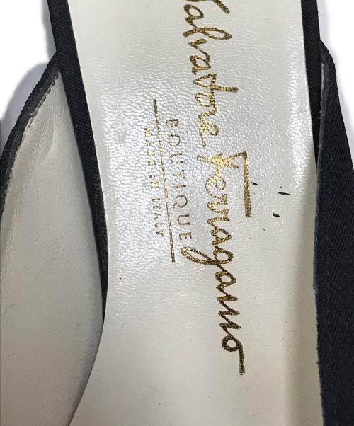 Salvatore Ferragamo（サルヴァトーレ フェラガモ）Salvatore Ferragamo (サルヴァトーレ フェラガモ) ヴァラデザインミュール ブラック サイズ:SIZE6Dの古着・服飾アイテム