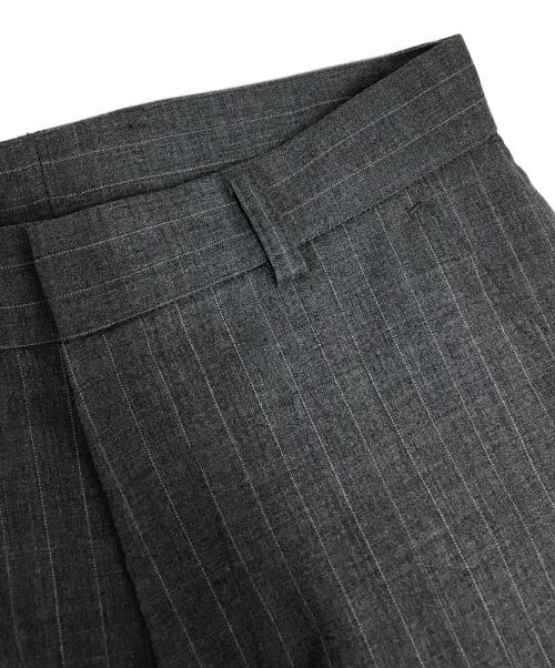 apartment Three（アパートメントスリー）Apartment Three (アパートメントスリー) クラシックテーラードストライプトラウザー グレー サイズ:SIZE 0の古着・服飾アイテム