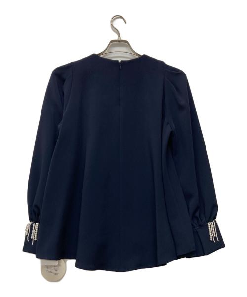 troisiemechaco（トロワズィエムチャコ）troisiemeCHACO (トロワズィエムチャコ) カフスパールブラウス ネイビー サイズ:SIZE 38 未使用品の古着・服飾アイテム