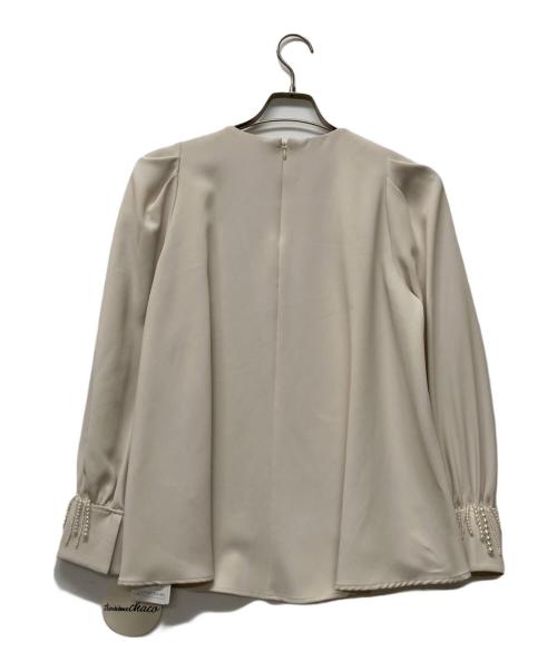 troisiemechaco（トロワズィエムチャコ）troisiemeCHACO (トロワズィエムチャコ) カフスパールブラウス ベージュ サイズ:SIZE 38 未使用品の古着・服飾アイテム
