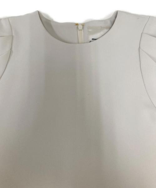 troisiemechaco（トロワズィエムチャコ）troisiemeCHACO (トロワズィエムチャコ) カフスパールブラウス ベージュ サイズ:SIZE 38 未使用品の古着・服飾アイテム