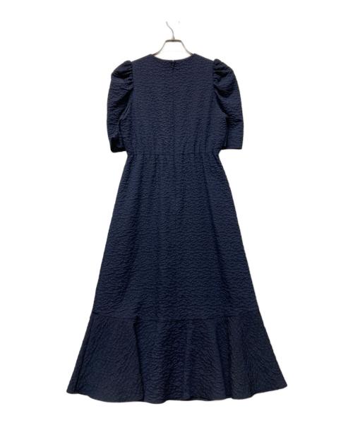 troisiemechaco（トロワズィエムチャコ）troisiemeCHACO (トロワズィエムチャコ) ジャカードギャザースリーブワンピース ネイビー サイズ:SIZE38 未使用品の古着・服飾アイテム