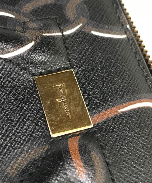 Salvatore Ferragamo（サルヴァトーレ フェラガモ）Salvatore Ferragamo (サルヴァトーレ フェラガモ) チェーンプリントガンチーニエンボスロングウォレット ブラックの古着・服飾アイテム