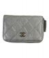 CHANEL（シャネル）の古着「マトラッセ ココマーク ジップ メタリックコインパース」｜グレー