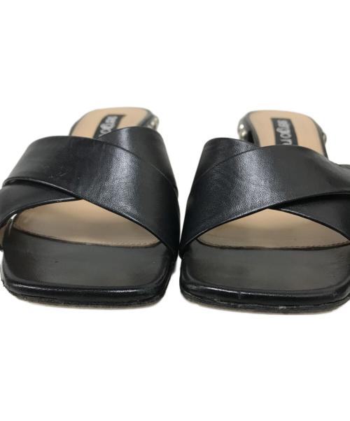 sergio rossi（セルジオロッシ）sergio rossi (セルジオロッシ) ヒールスタッズクロスサンダル ブラック サイズ:39の古着・服飾アイテム